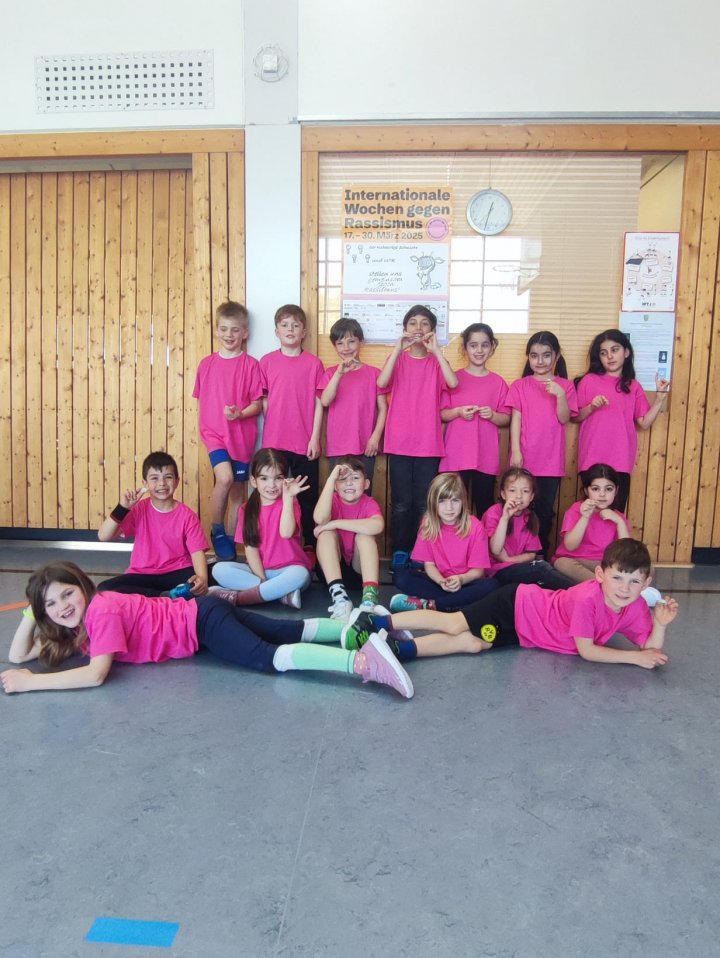Der Offene Ganztag der Grundschule Altenhundem beteiligte sich wieder an der Aktion Pink gegen Rassismus.