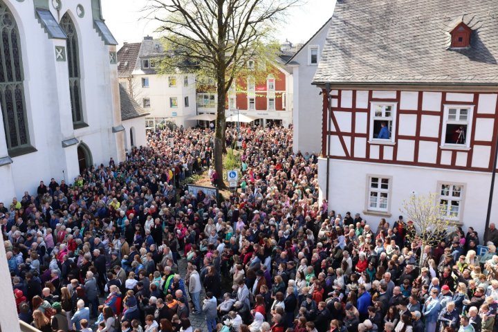 Impressionen vom Osterbrauchtum in Attendorn am Karsamstag.