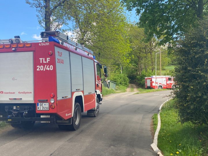 Einen Brand bekämpfte die Feuerwehr am Freitagnachmittag, 9. Mai 2025, in Rinsecke.