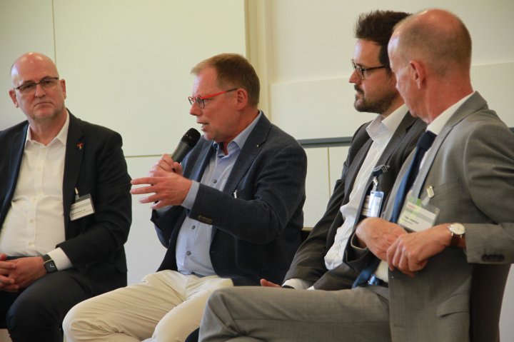 „Gesundheitsregion Lennestadt - eine Aufgabe für alle“: Zu diesem Thema diskutierten jetzt Mediziner, Politiker und Vertreter aus der Wirtschaft in den Räumen der Gustav Hensel GmbH & Co. KG in Altenhundem.
