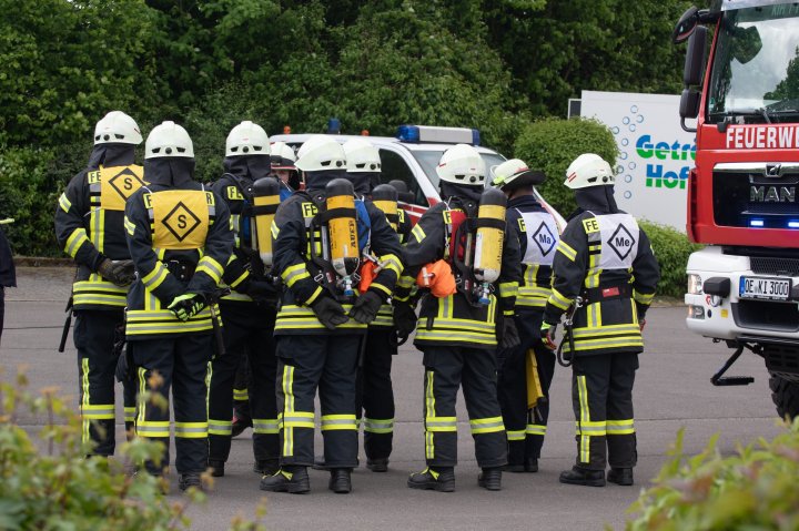 Beim Leistungsnachweis in Ennest standen für die Feuerwehrleute aus dem ganzen Kreis Olpe unterschiedliche Aufgaben und Übungseinsätze an.