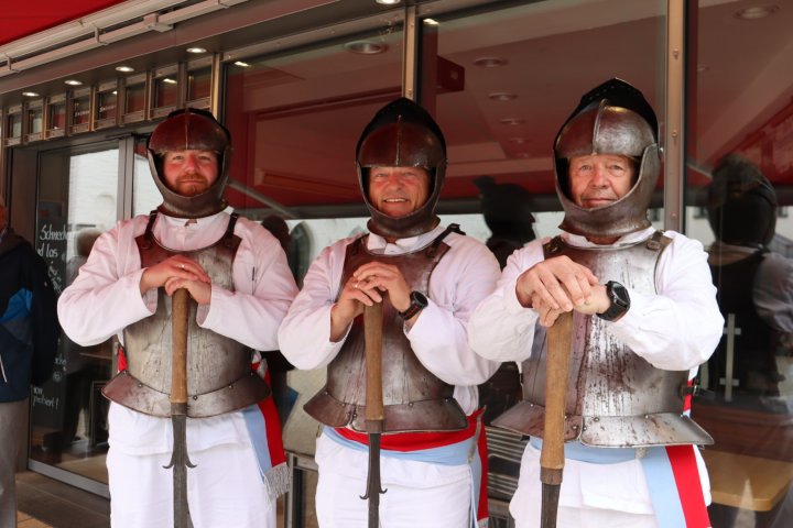 Impressionen vom Bügel- und Trillertanz beim Attendorner Schützenfest 2025.