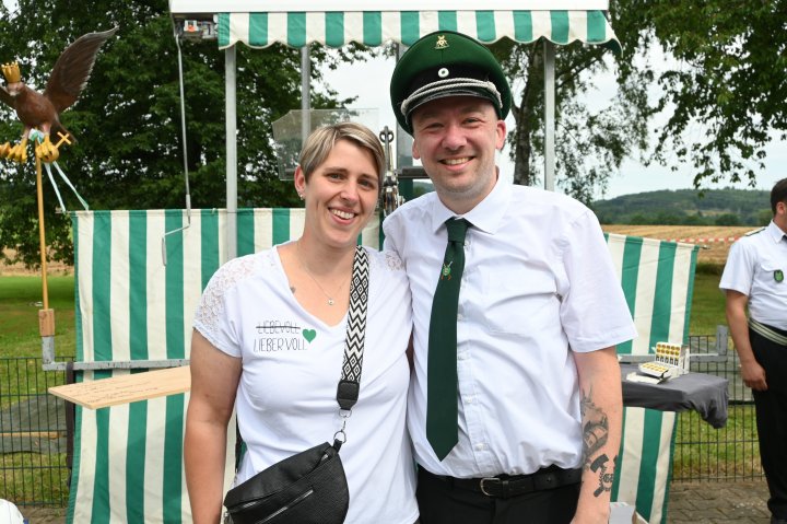 Das Schützenkönigspaar in Heggen 2025: Florian und Anja Maag.
