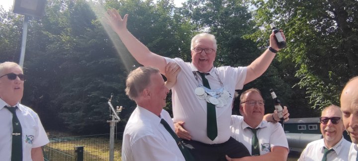 Der neue Schützenkönig in Saalhausen steht fest. Den Vogel schoss Liborius Christes.