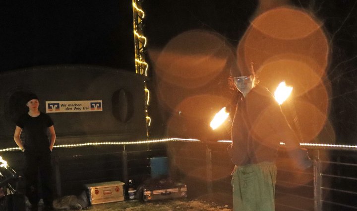 Der leuchtende Auftritt der jungen Artisten beim Glühweintasting in Hützemert war ein Highlight am Samstag, 6. Dezember.