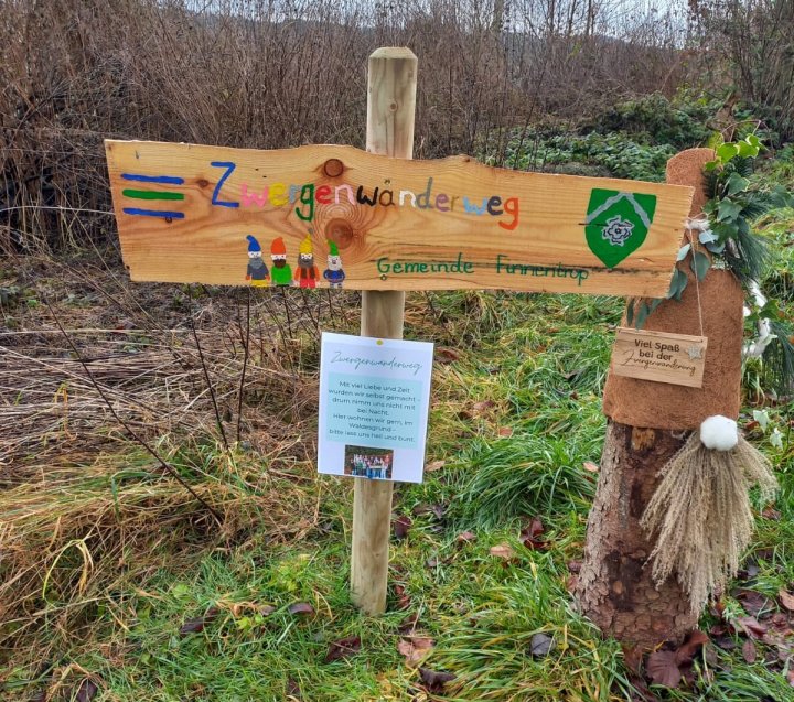 Mit viel Kreativität, Engagement und regionaler Verbundenheit haben die Schülerinnen und Schüler der Klasse 4a des Katholischen Grundschulverbunds Frettertal den neuen Zwergenwanderweg geschaffen.