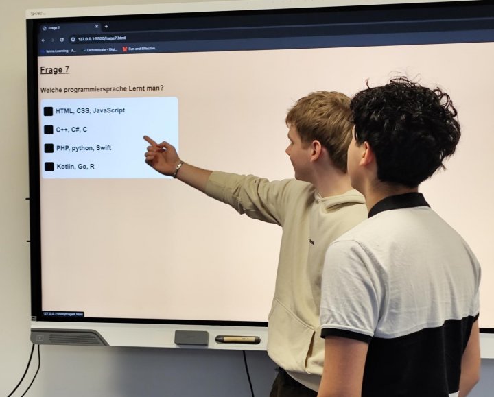 Neun Schüler der Sekundarschule Hundem-Lenne haben jetzt in Zusammenarbeit mit der Firma lenne.Tech ein interaktives Online-Quiz über das Unternehmen entwickelt.