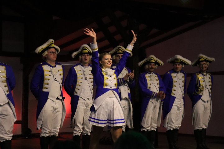 Die offene Generalprobe der Tanzgarden fand traditionell in Kirchveischede statt.