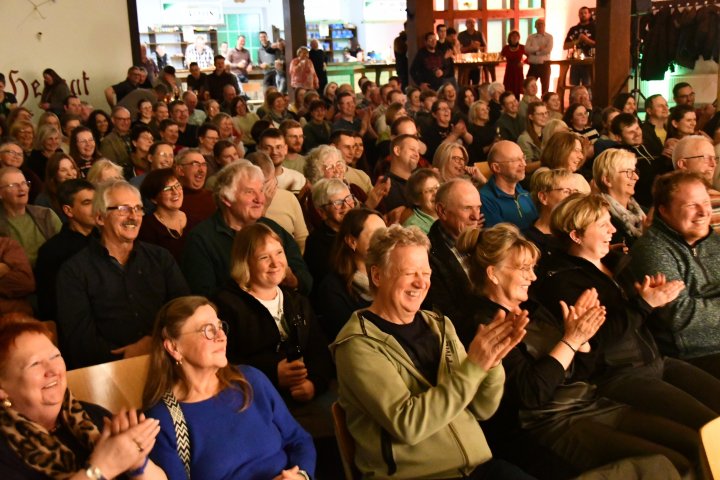 Die Laienspielschar Serkenrode sorgte für beste Unterhaltung und viele Lacher.