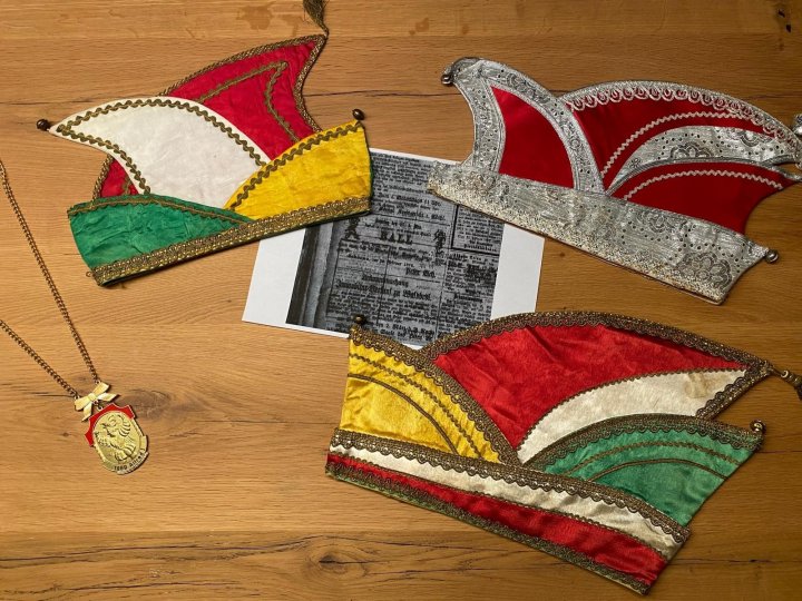 Aus der Anfangszeit des Karnevalsvereins gibt es noch einige Erinnerungsstücke, wie unter anderem alte Narrenkappen und der Orden des ersten Prinzen. Aus der Kappe des ersten Prinzen wird bei der Proklamation im November traditionell der Name der neuen Tollität gezogen, falls es mehrere Bewerber gibt.