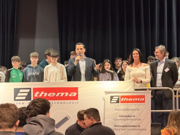 Attendorns Bürgermeister Christian Pospischil hat die Berufsmesse mit einer Begrüßungsrede eröffnet.