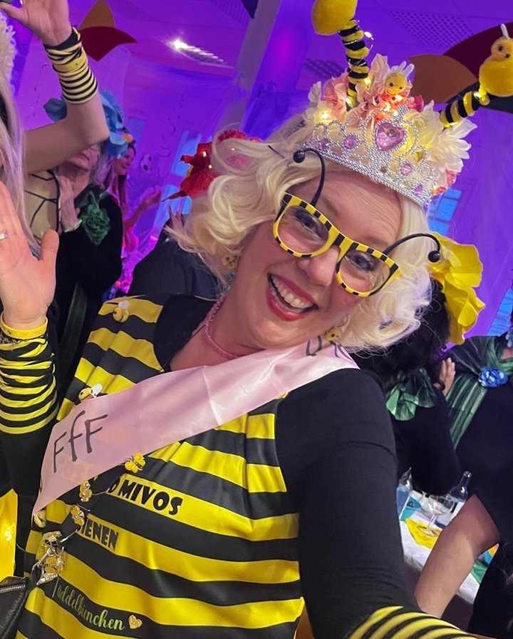 Super Stimmung beim Frauenkarneval in Oberelspe. Mittendrin: Prinzessin Kathrin I. (Müller).