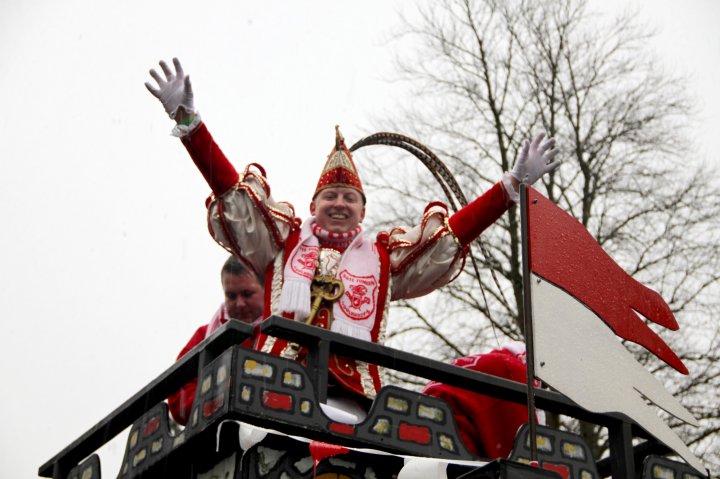 Impressionen vom Rosenmontagszug 2026 in Saalhausen.