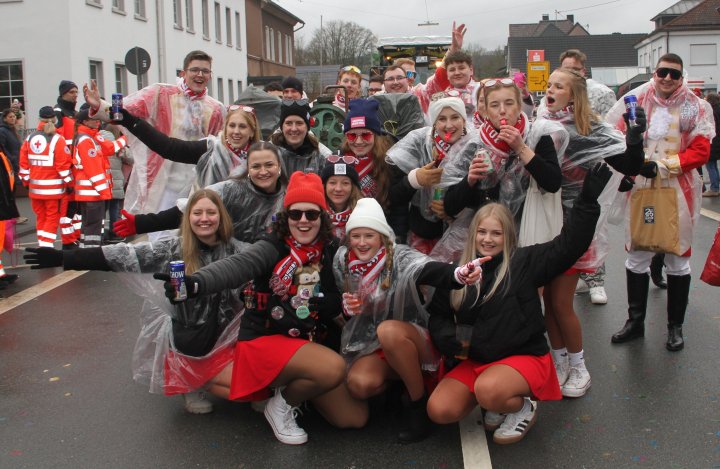 Impressionen vom Veilchendienstagszug 2026 in Grevenbrück.