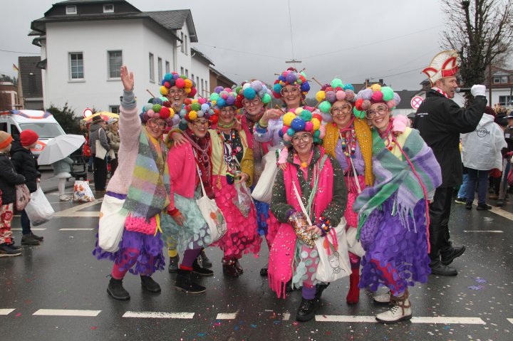 Impressionen vom Veilchendienstagszug 2026 in Grevenbrück.