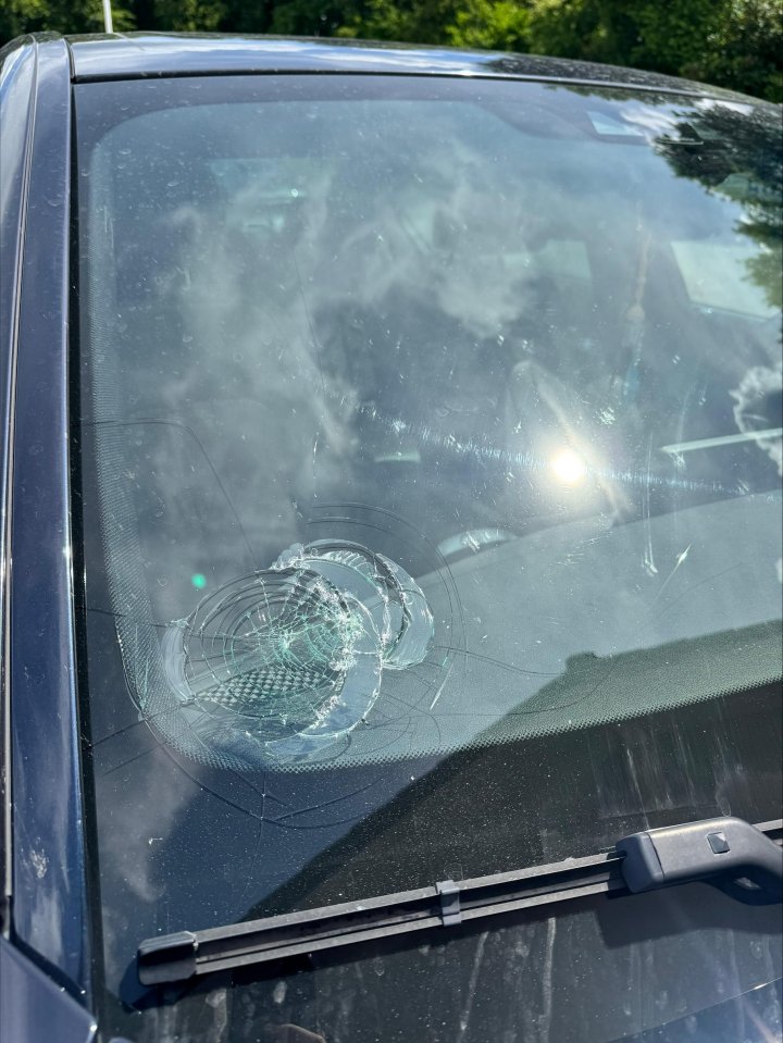 Das Gelände des SV Maumke wird derzeit wiederholt vermüllt und beschädigt. Der Vorstand appelliert an die Dorfbewohner, das Areal sauber zu halten und verdächtige Beobachtungen zu melden.