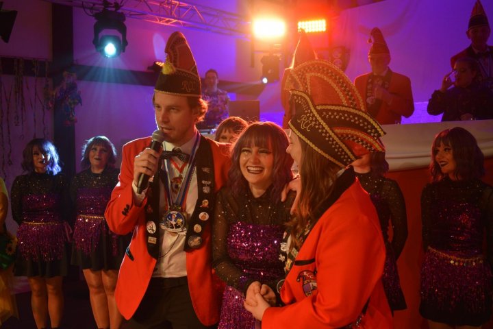 Top-Stimmung beim Karneval in Rhode: der neue Moderator Patrick Menne.