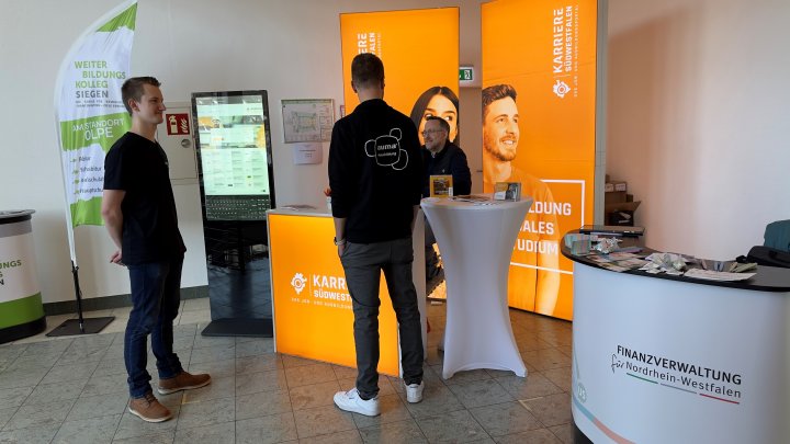 Impressionen von der Ausbildungsmesse 2025 in der Olper Stadthalle.
