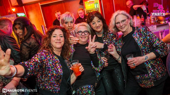 Partystimmung pur gab es am Samstag, 14. März, in Altenhundem: Die BRAVO HITS Party begeisterte in der Volksbankarena Sauerlandhalle mehr als 1.500 Besucher.