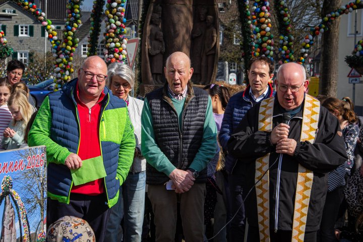 Der Osterbrunnen in Welschen Ennest ist am Donnerstag, 19. März, feierlich eröffnet worden.