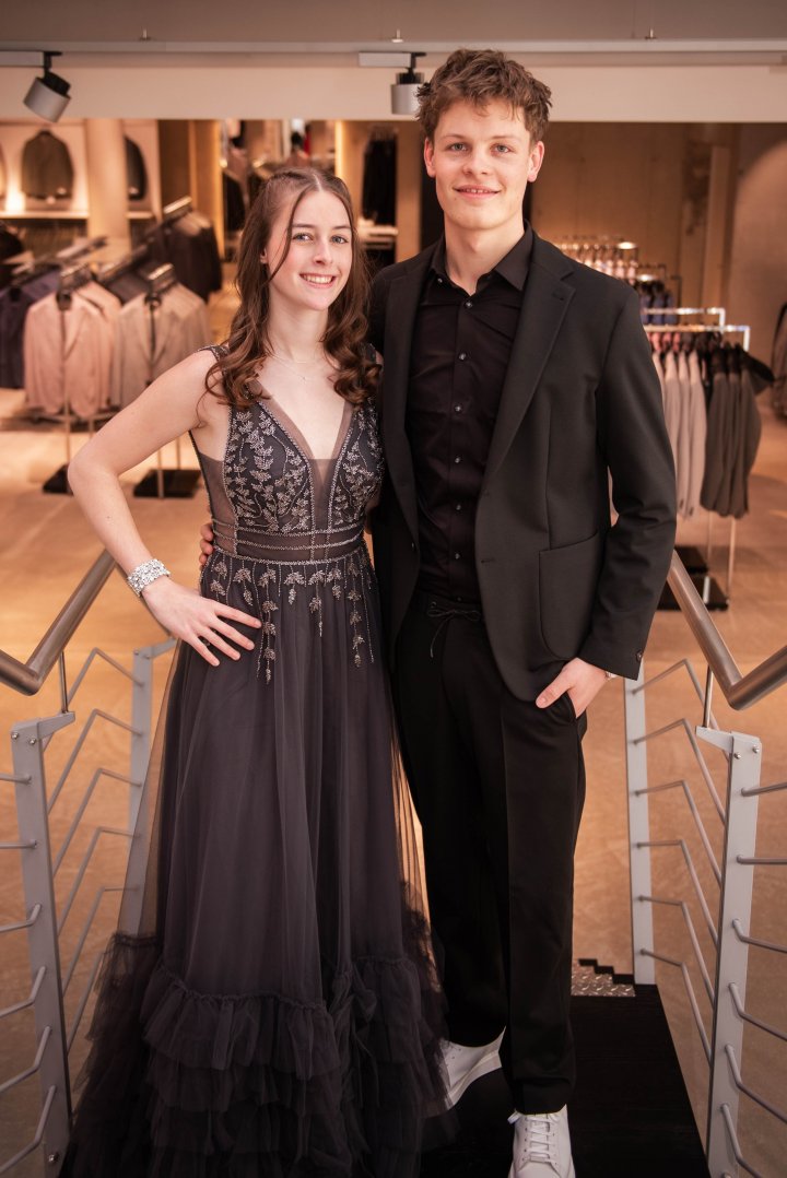 Abiball-Aktion 2026: Amy Voosen und Felix Kremer vom Bündelungsjahrgang des Gymnasiums der Stadt Lennestadt und des Gymnasiums Maria Königin in Lennestadt.