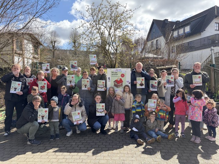 Auch im Kindergarten St. Nikolaus in Lütringhausen protestierten Mitarbeiter, Kinder und Eltern.