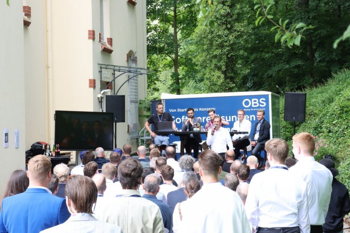 Unter dem Motto „AI powered business software“ bringt die OBS gemeinsam mit der Wirtschaftsförderung der Stadt Olpe Entscheider, Experten und regionale Unternehmen beim Schlossfest zusammen.