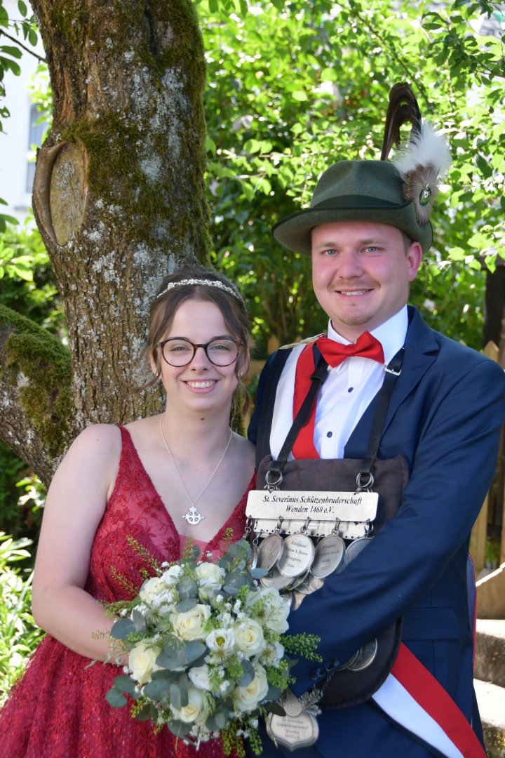 Die amtierenden Majestäten in Wenden: André Böhler und Lena Gipperich.