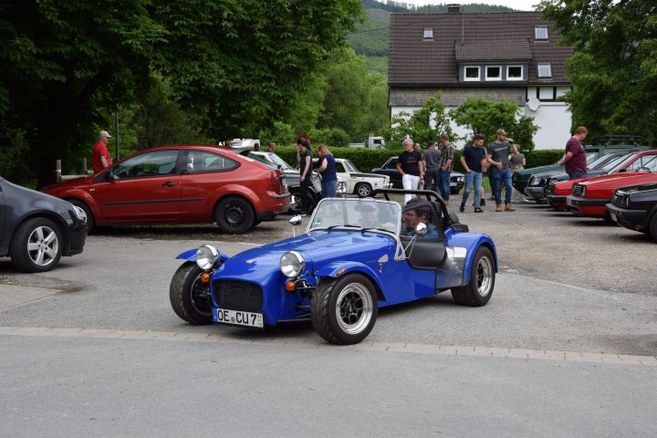 Obwohl wegen des anfänglichen Regens einige Motorräder und Trecker zu Hause bleiben mussten, waren noch 400 Teilnehmer beim Oldtimertreffen in Saalhausen.