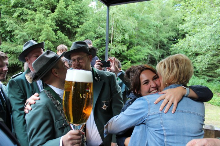 Impressionen vom Vogelschießen in Marmecke. Enrico und Tanja Barisano sind das neue Königspaar.
