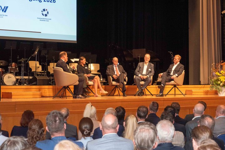 Christopher Mennekes, Theo Melcher, Dr. Hanni Koch, Peer Steinbrück, Frank Clemens und Tobias Häusler.