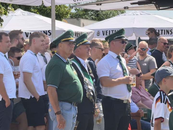Impressionen vom Vogelschießen in Windhausen.