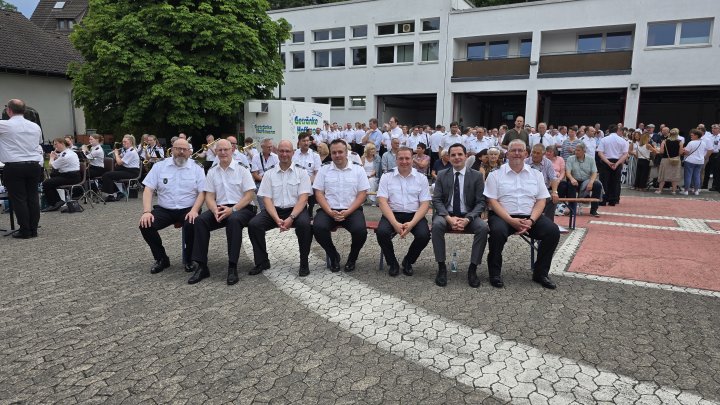 Bürger, Kameraden und viele (Ehren-) Gäste nahmen am Freitag, 19. Juni, Abschied von Dr. Tobias Bock und Peter Heuel.