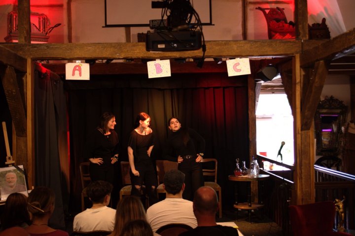 Rund um den Schrabben Hof in Silberg verwandelte sich am Sonntag, 21. Juni, alles in eine große Bühne: Tanz, Theater und Musik standen beim Jugendkulturfestival „Agora“ im Mittelpunkt und begeisterten die Besucher.