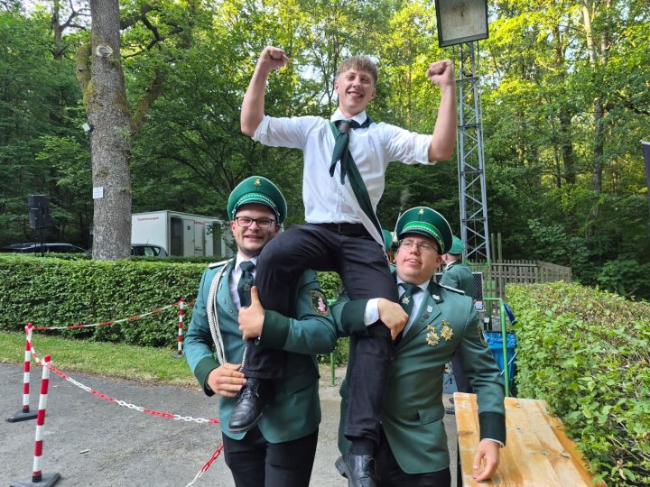 Jonas Halfar ist neuer Jungschützenkönig in Schönau-Altenwenden.