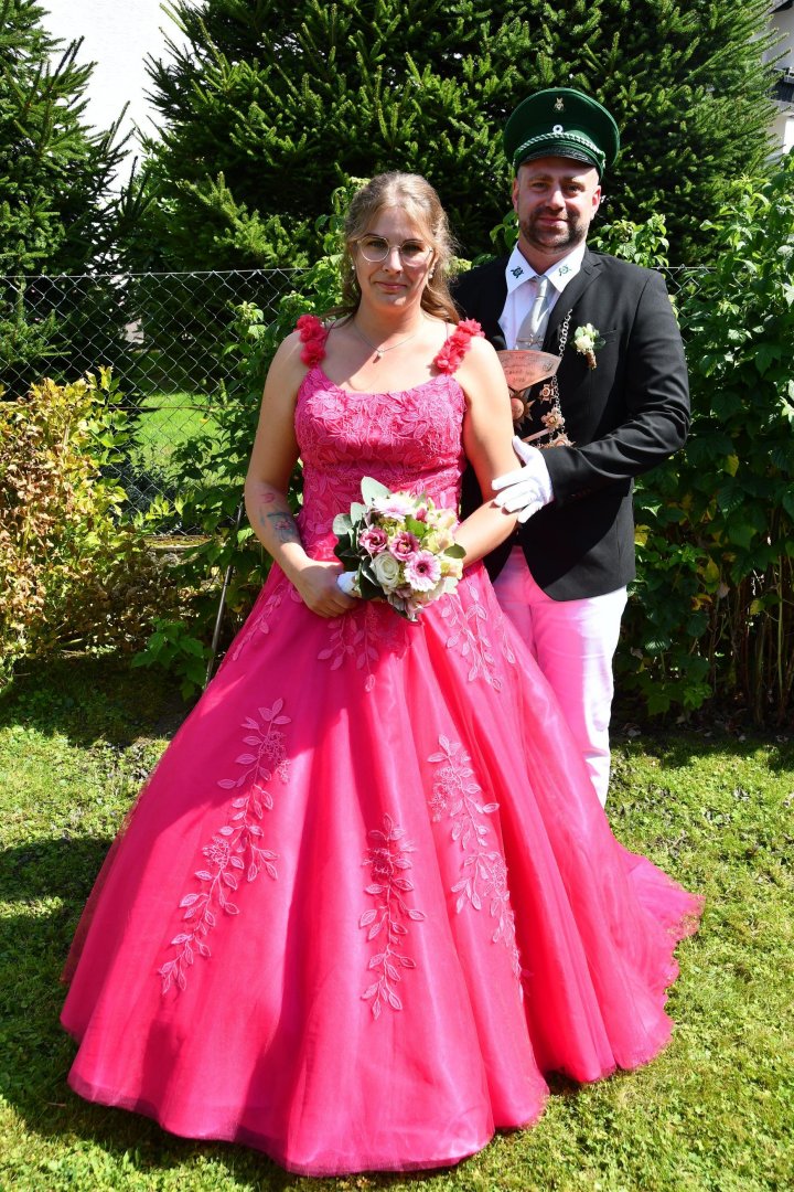 Die aktuellen Majestäten aus Maumke: Königspaar Maik Schulze und Vivian Spies.