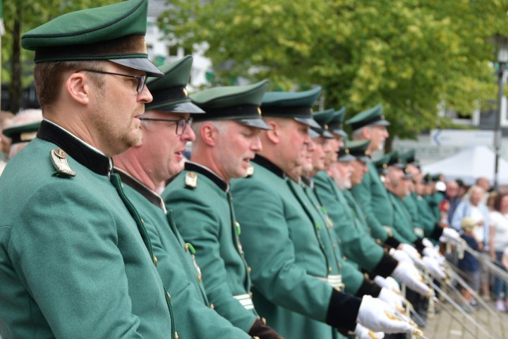 Schützenfestsamstag 2026 auf dem Olper Marktplatz.
