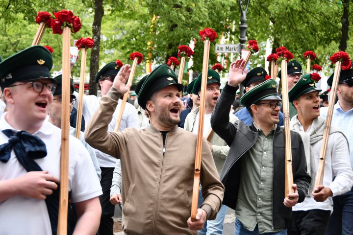 Festzug am Schützenfestmontag in Olpe.