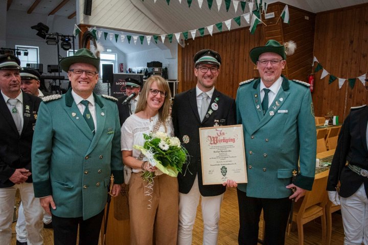 Stefan „Leo“ Hennecke erhielt den Orden für besondere Verdienste des Sauerländer Schützenbundes.