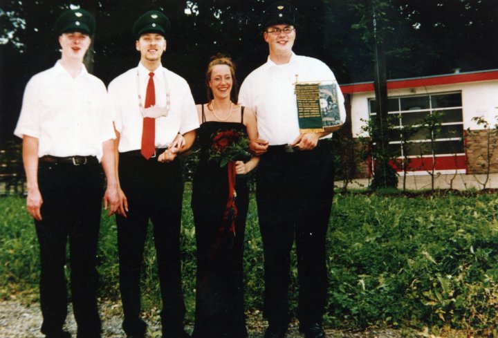 Jungschützenkönigspaar in Neu-Listernohl 2001: Christoph Luig und Carolin Jöges.