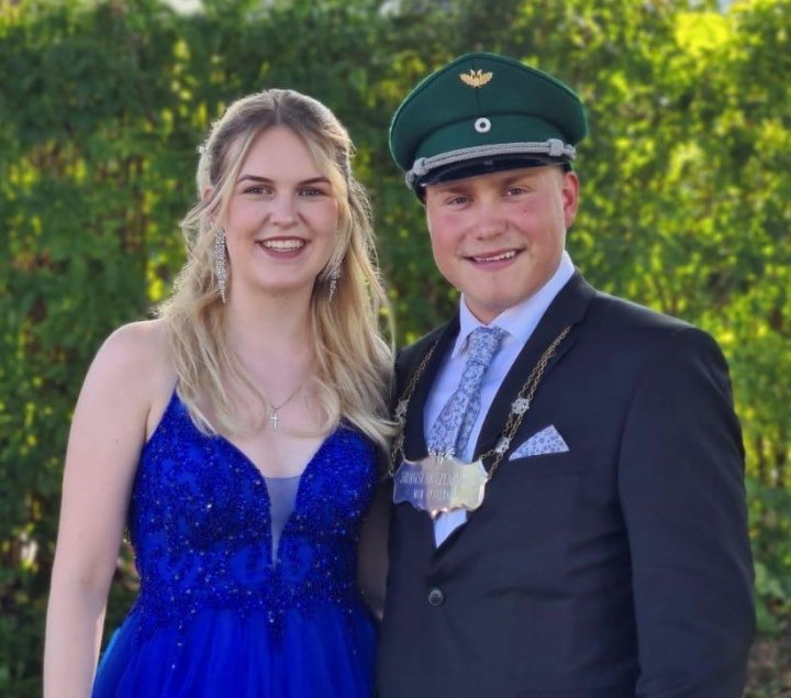 Jungschützenkönigspaar in Neu-Listernohl 2025: Levin Bischopink mit Königin Joelina Cecile Springob.