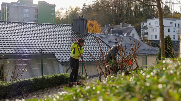 Fachgerecht gepflegt behält ein Garten nicht nur seinen Wert, sondern er nimmt mit den Jahren sogar weiter zu. Hannig Gartenprofis aus Attendorn kann dabei helfen.
