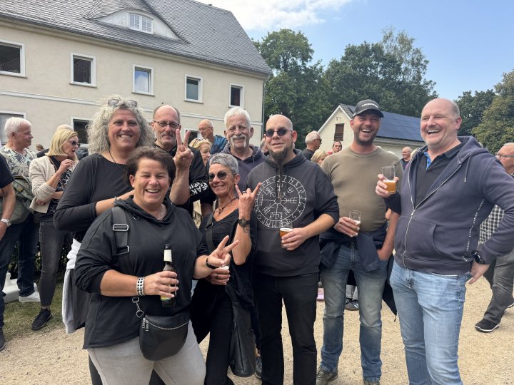 Zum elften Mal rockte die Wendener Hütte - und zahlreiche Musik-Fans genossen bei bestem Festival-Wetter das musikalische Großereignis vor einer besonderen Kulisse.