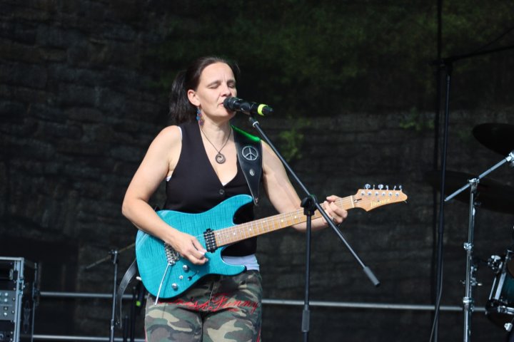 Zum elften Mal rockte die Wendener Hütte - und zahlreiche Musik-Fans genossen bei bestem Festival-Wetter das musikalische Großereignis vor einer besonderen Kulisse.