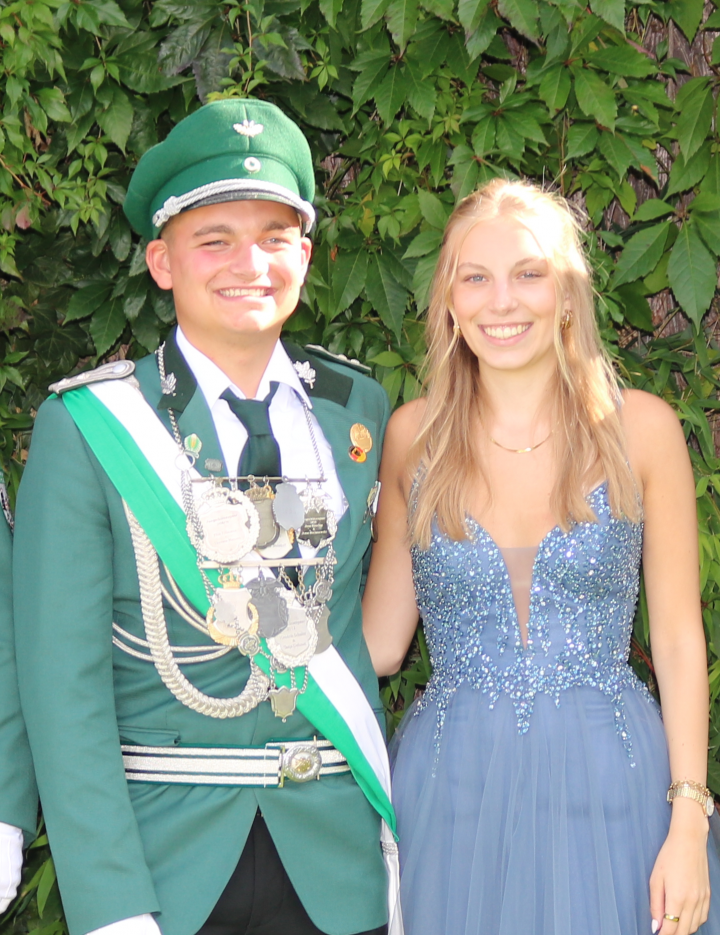 Für das Jungschützenkönigspaar Mika Koschig und Hanna Vetter endet die Regentschaft am ersten Festtag.