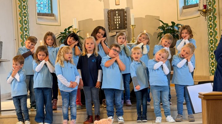 Die Little und die Young Voices Oberelspe feierten gemeinsam mit ihren Chorleiterinnen Lisa Schulte und Christian Kemper 20-jähriges Jubiläum.