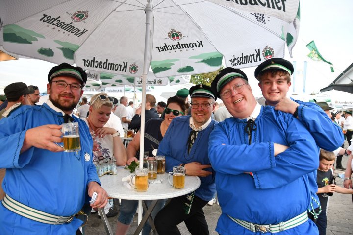 Kreisschützenfestsonntag 2026: Partystimmung nach dem Festzug.