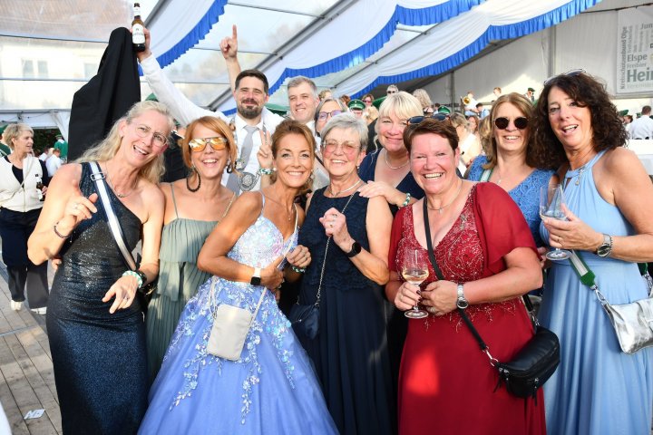 Kreisschützenfestsonntag 2026: Partystimmung nach dem Festzug.