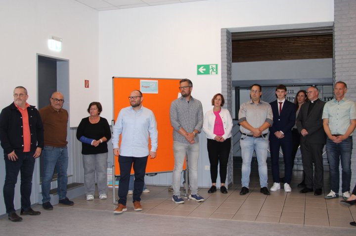 Bei der gut besuchten Infoveranstaltung in Altenhof wurden erstmals alle interessierten Wendschen ins Boot geholt. Die Mitglieder der Projektgruppe stellten sich den Besuchern vor.