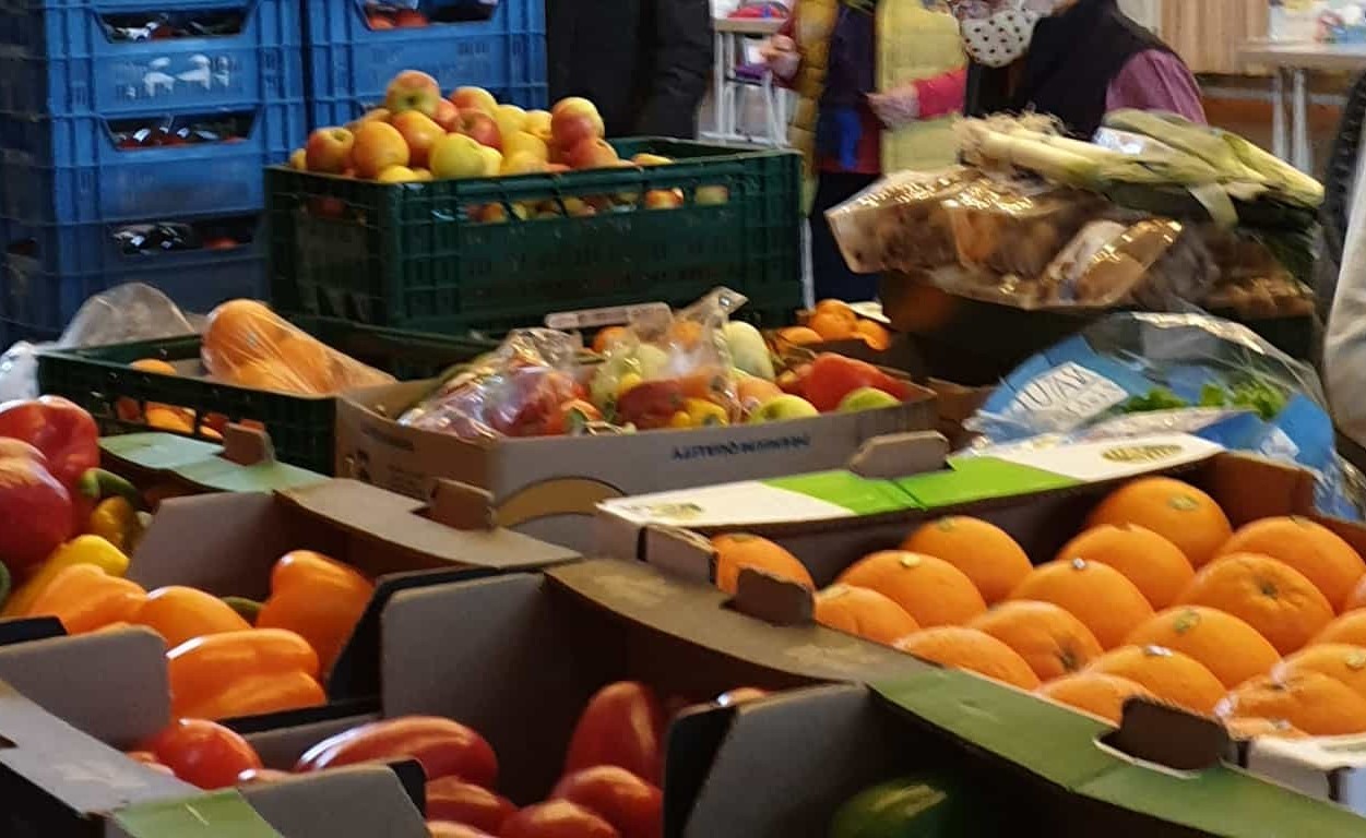 Jeden dritten Mittwoch im Monat verteilt das Warenkorb-Team Lebensmittel und Hygieneartikel an hilfsbedürftige Menschen aus Lennestadt und Kirchhundem. von privat